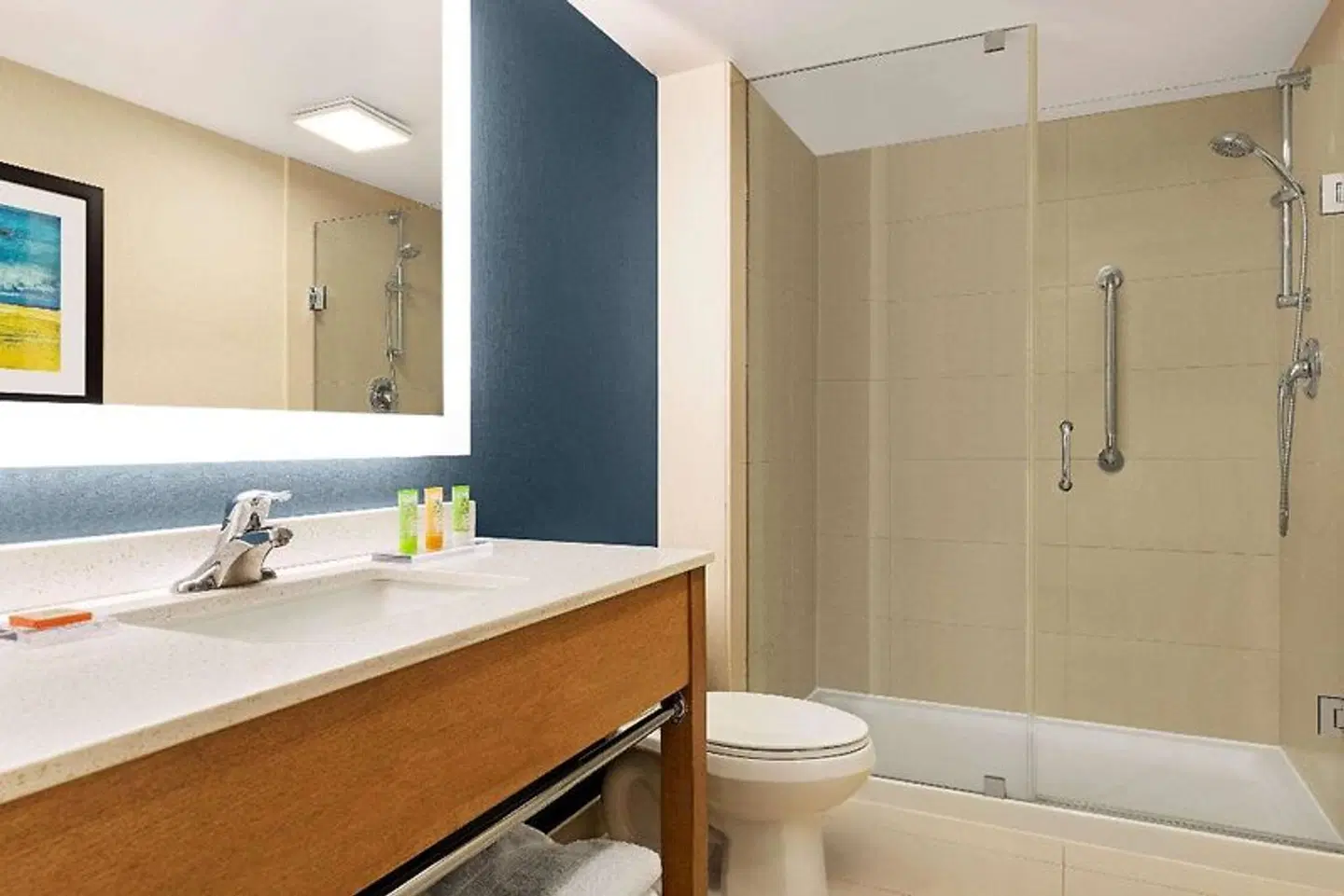 Wyndham Garden Niagara Falls Fallsview Badezimmer