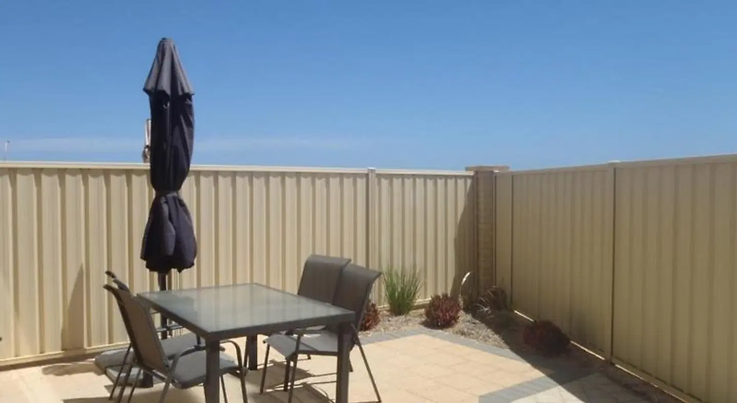 Port Denison Beach Resort Terrasse