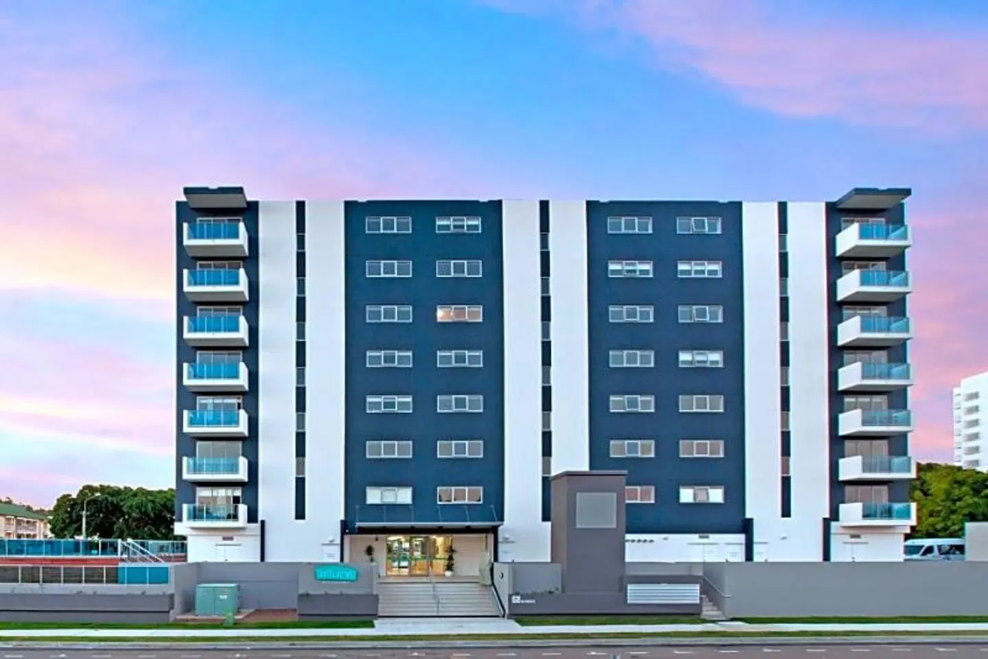 Allure Hotel & Apartments EXTERIOR
