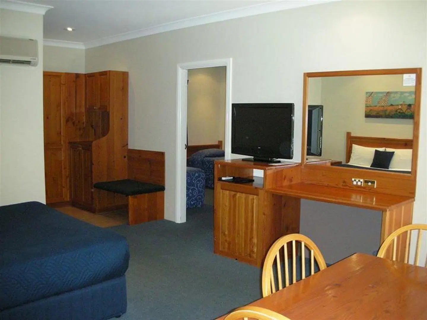 Breakout Motor Inn ROOM_EXAMPLE