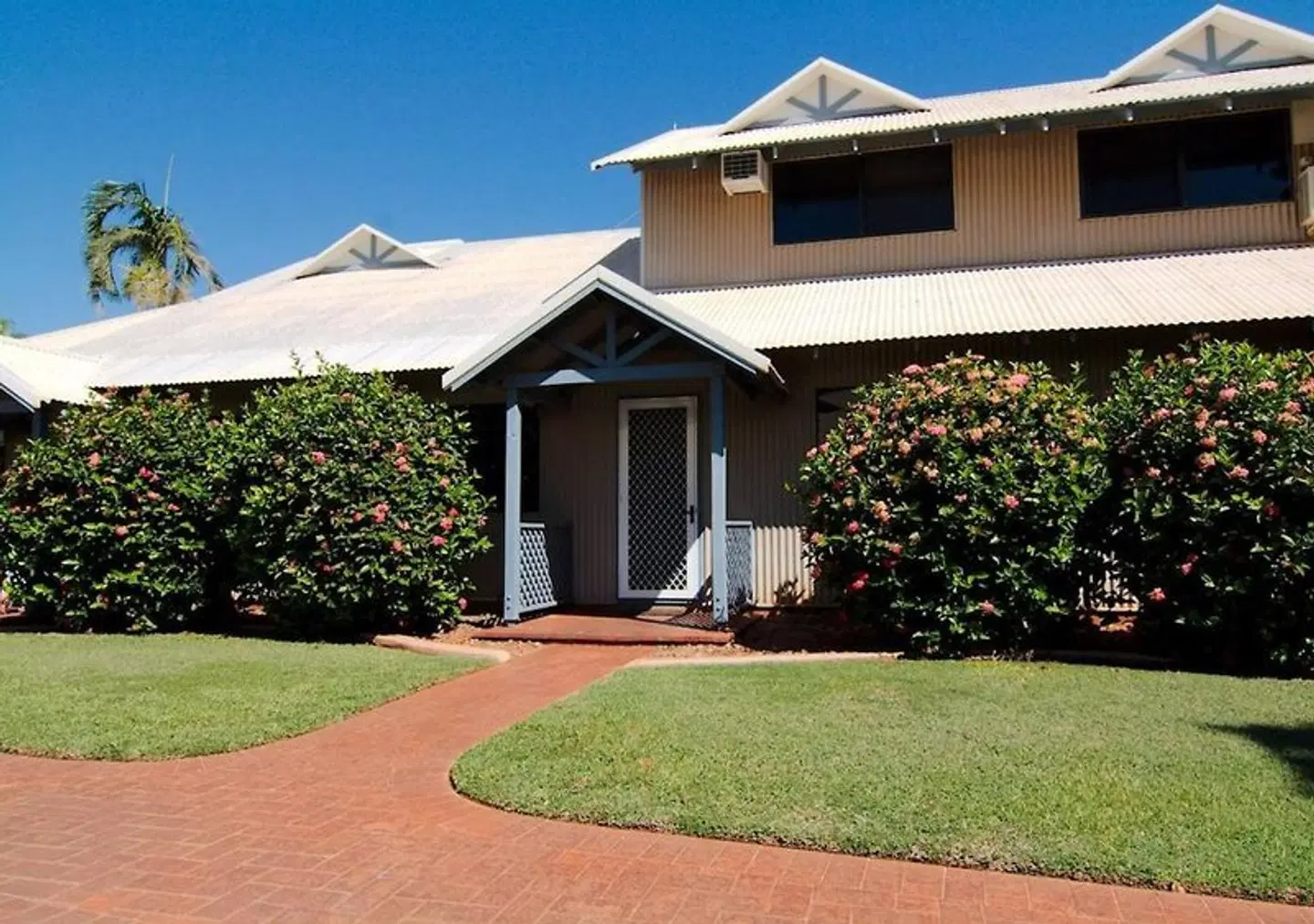 Oaks Cable Beach Resort EXTERIOR