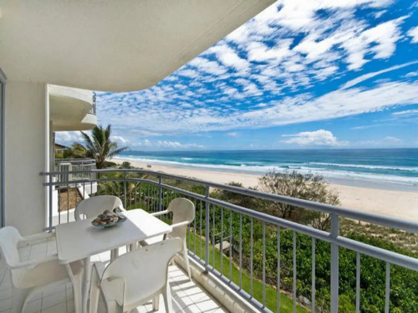 Oceanside Resort - Absolute Beachfront Apartments Terrasse