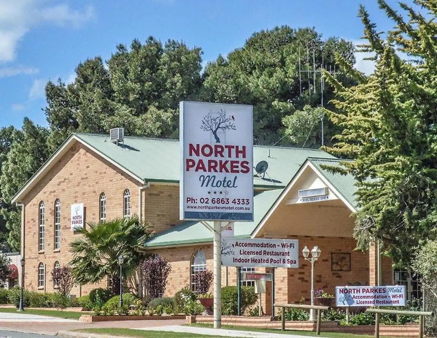 Country Comfort Parkes EXTERIOR