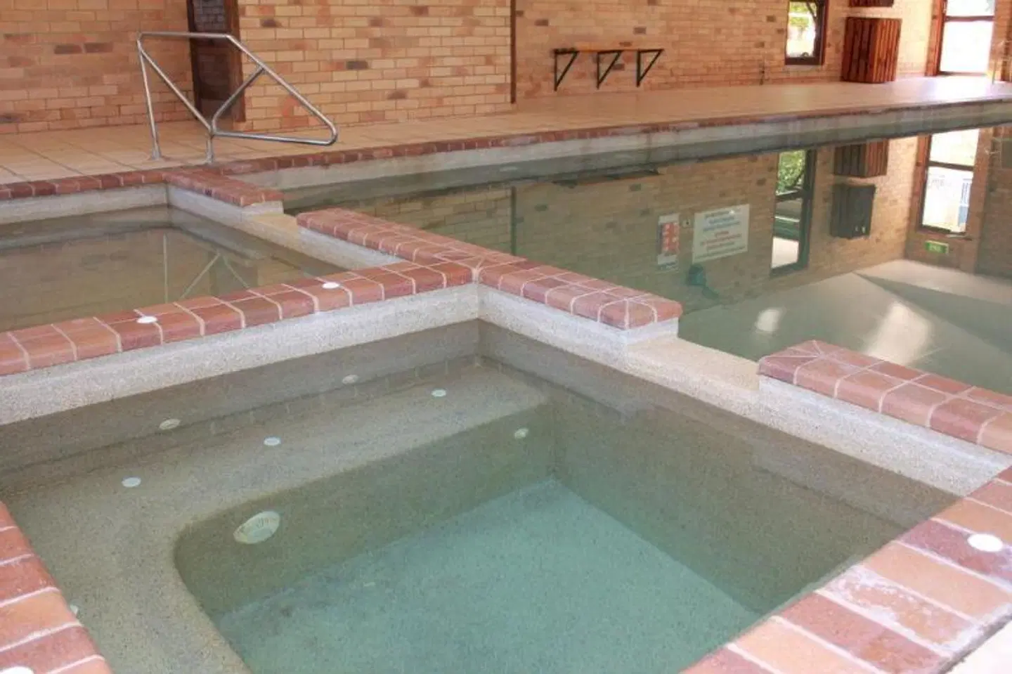 Country Comfort Parkes HEALTH_BEAUTY