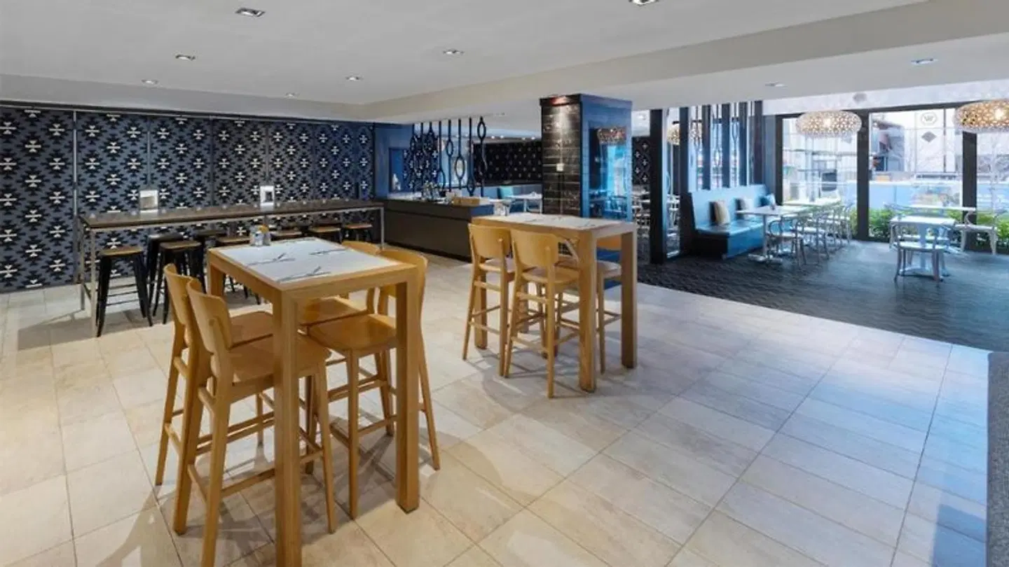 Oaks Perth Hotel Bar