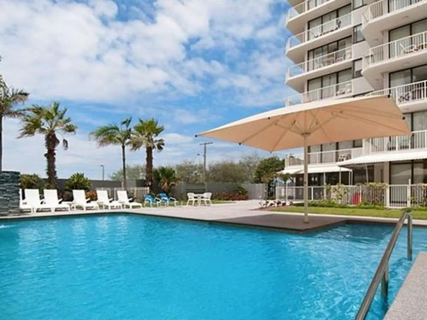 Boulevard Towers OUTDOOR_POOL
