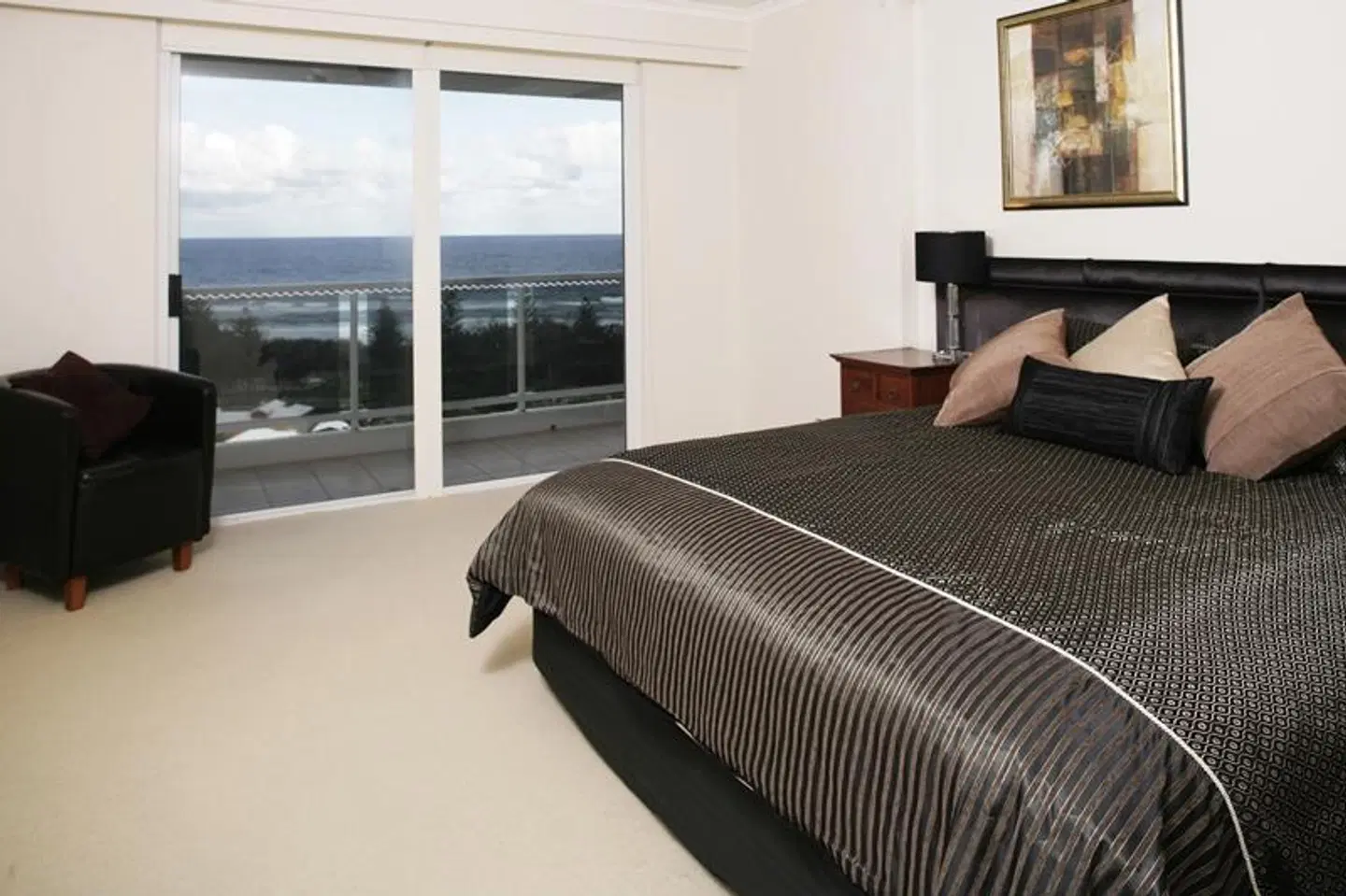Oscar On Main Beach Resort ROOM_EXAMPLE