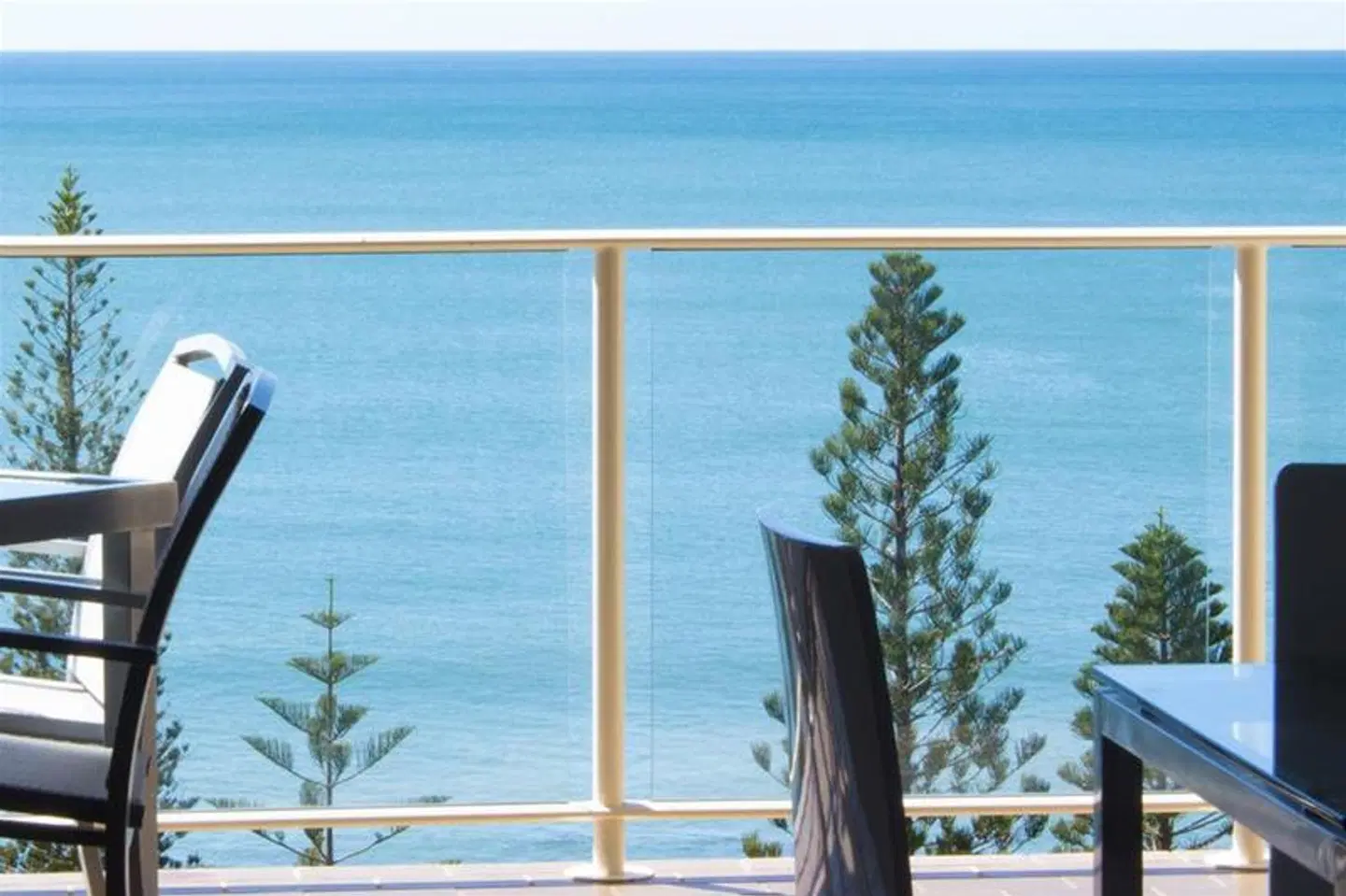 Pacific Beach Resort Terrasse