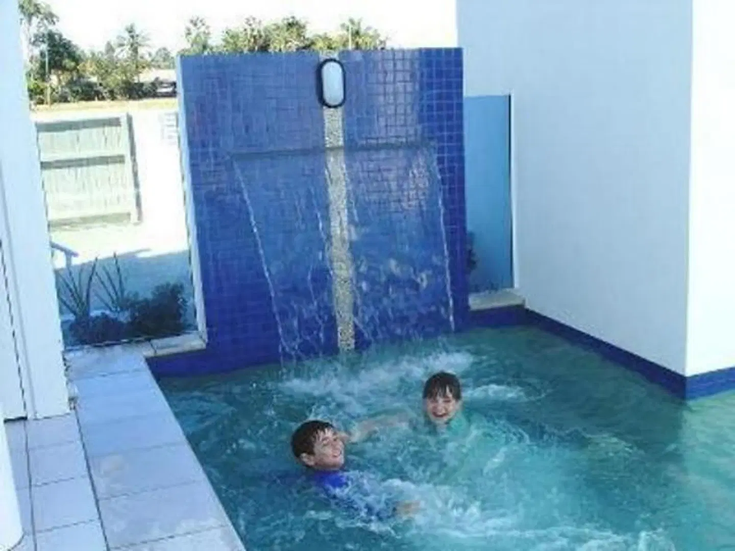 Koola Beach Apartments Bargara Hallenbad