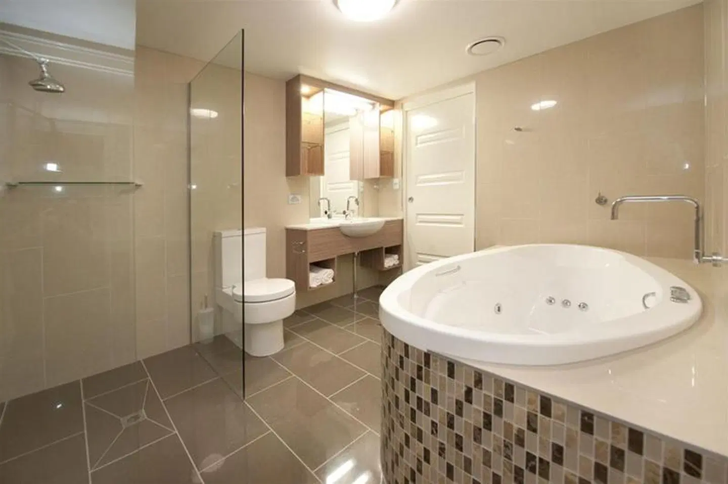 CBD Luxury Accommodation Badezimmer