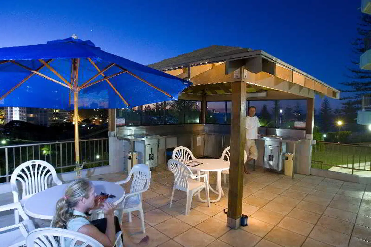 Gemini Court Holiday Apartments Terrasse