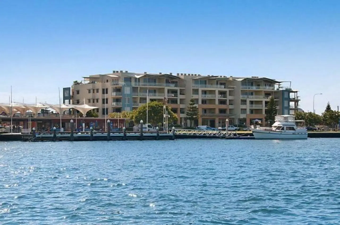 Riverside Holiday Apartments EXTERIOR