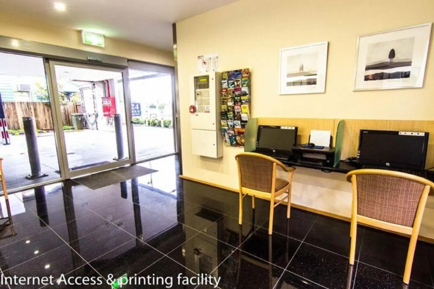 Airport Ascot Motel Bar