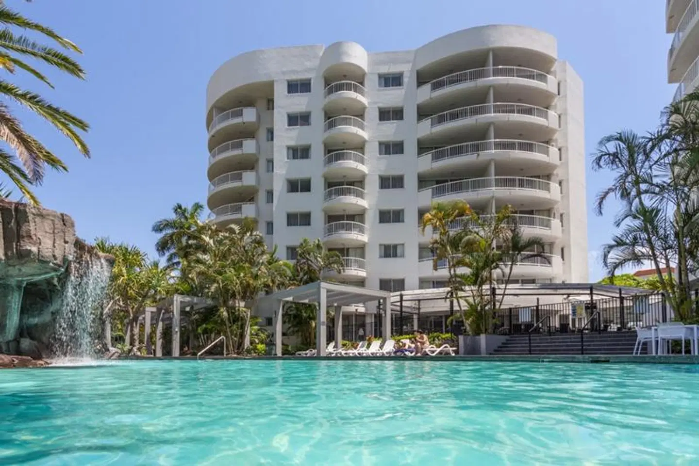 Australis Sovereign Hotel EXTERIOR