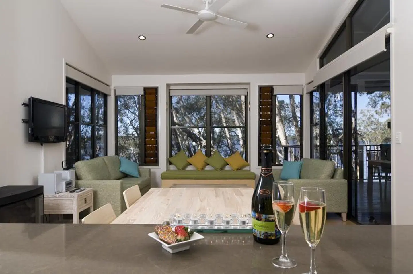 Eumarella Shores Noosa Lake Retreat ROOM_EXAMPLE
