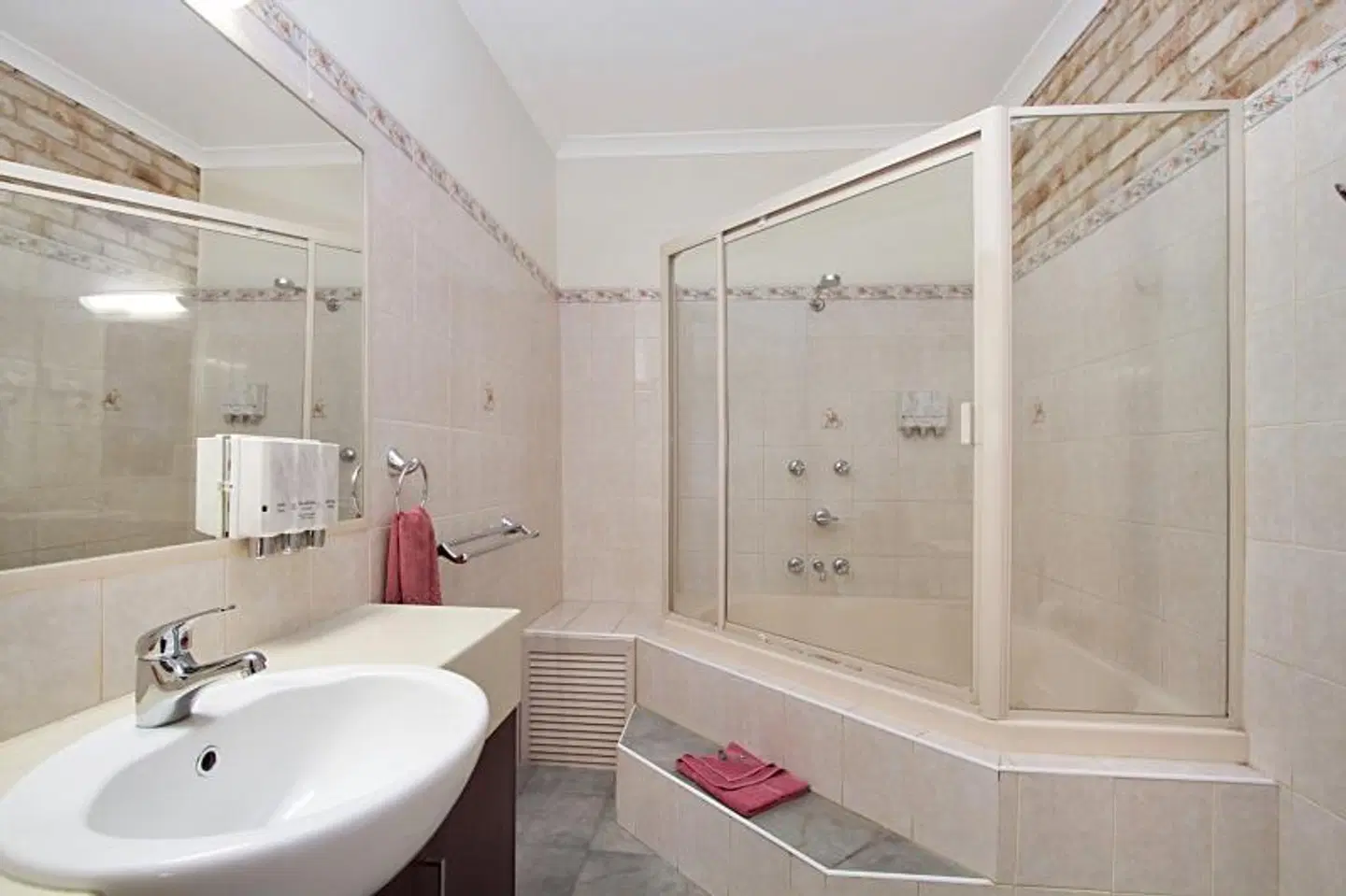 Highlander Motor Inn Badezimmer
