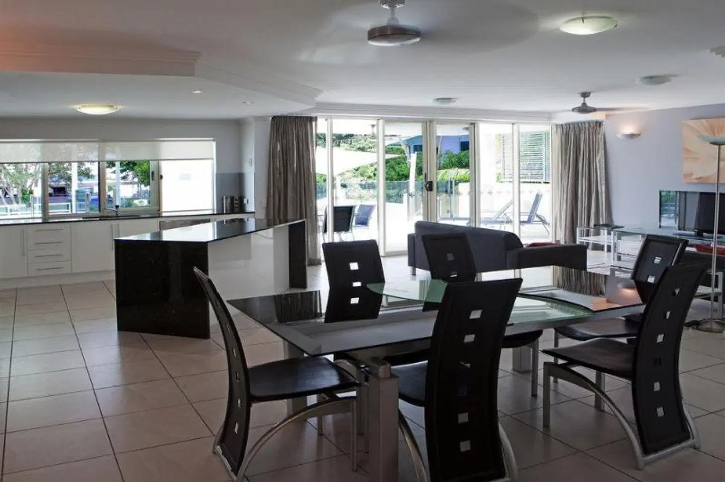 Waters Edge Apartment Cairns LOUNGE_LOBBY