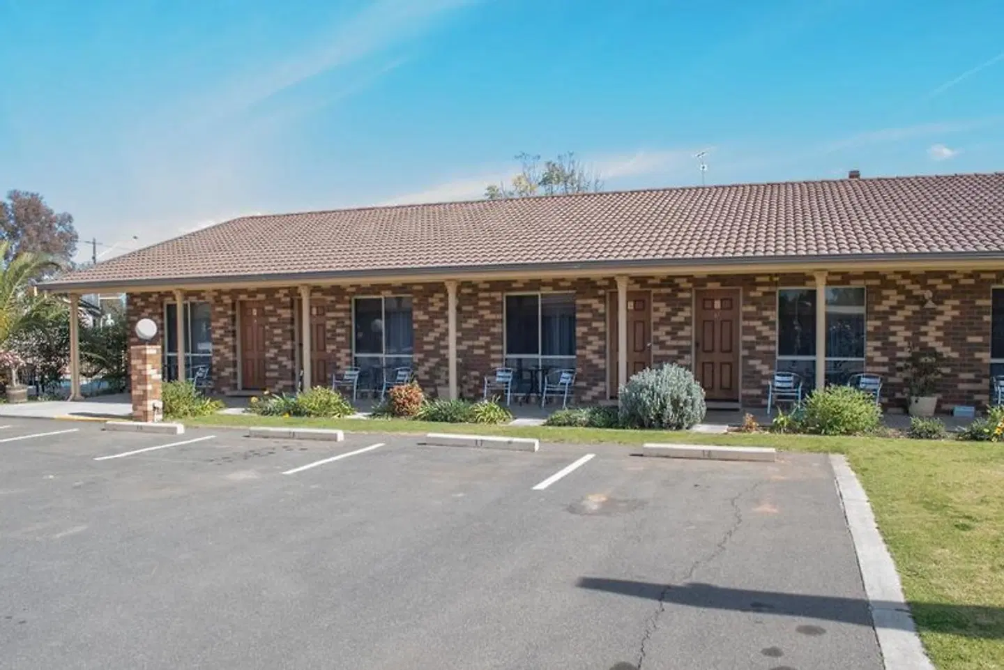 Highway Inn Motel EXTERIOR