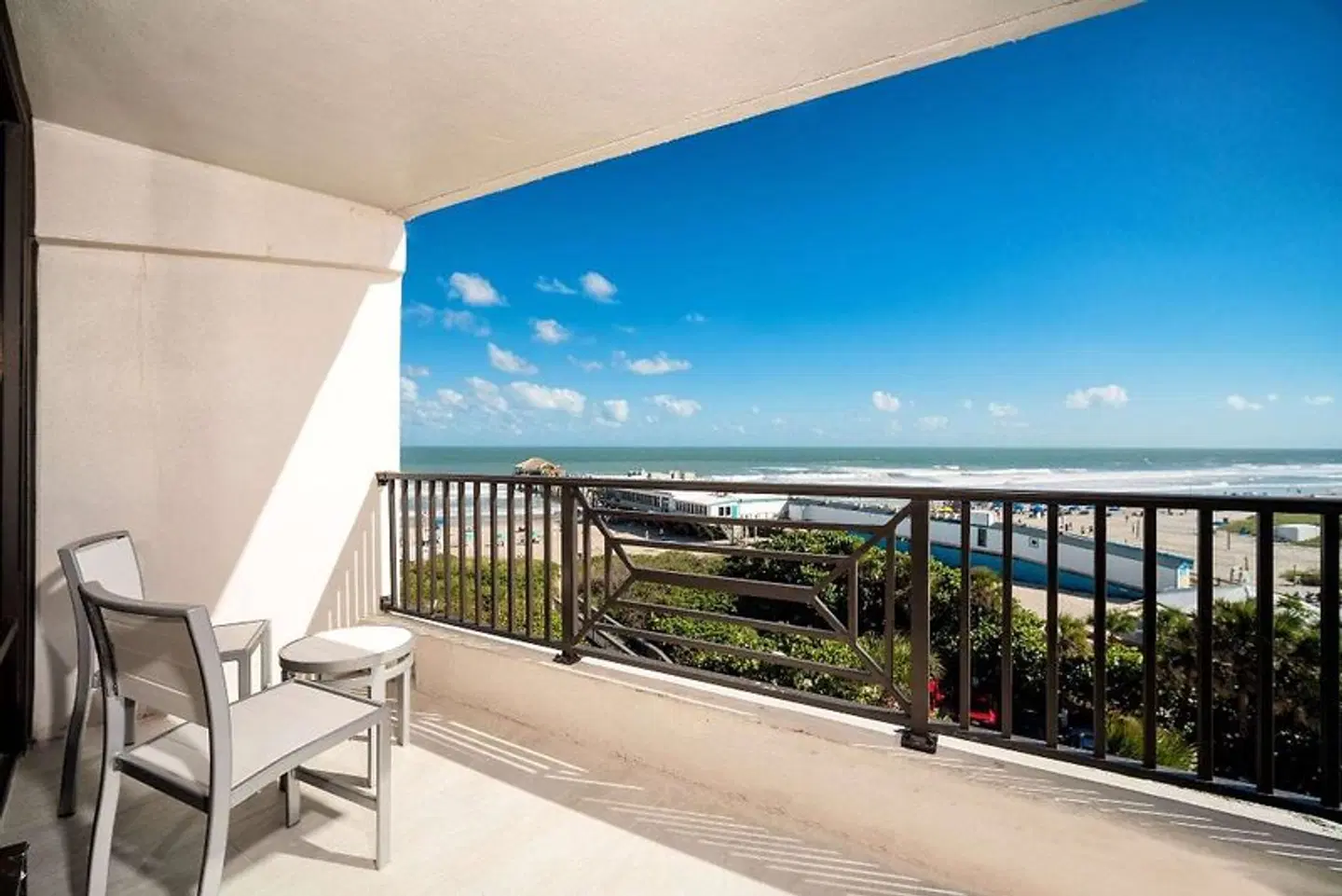 La Quinta Inn & Suites Cocoa Beach Oceanfront Terrasse