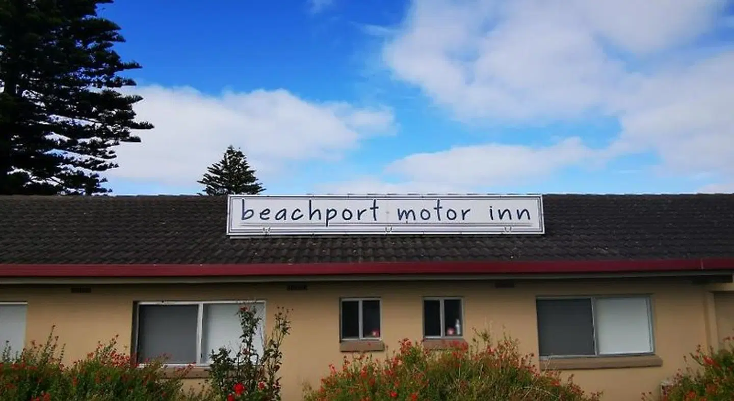Beachport Motor Inn EXTERIOR
