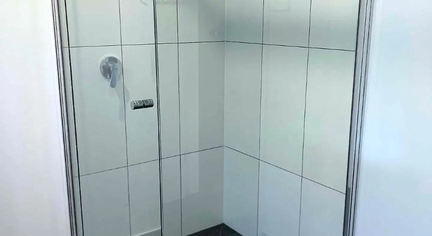 Racecourse Apartments Badezimmer