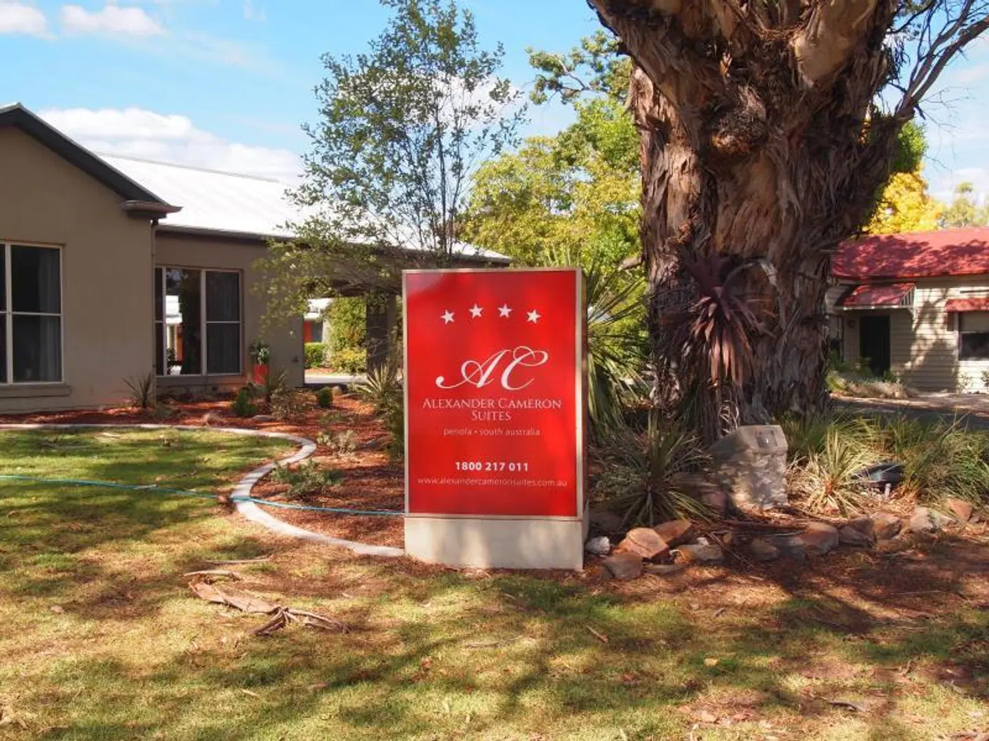 Alexander Cameron Suites EXTERIOR