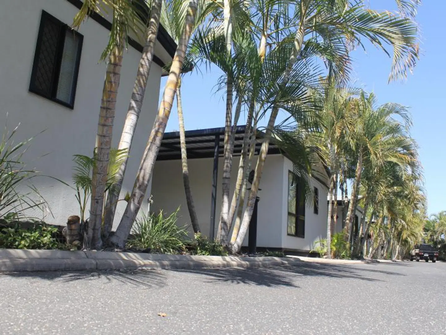 Emerald Motel Apartments EXTERIOR