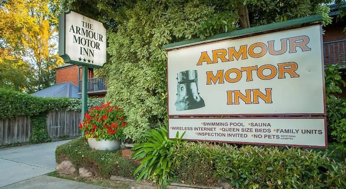 Armour Motor Inn EXTERIOR