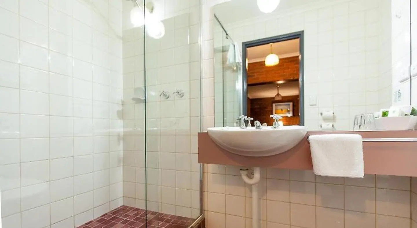 Armour Motor Inn Badezimmer