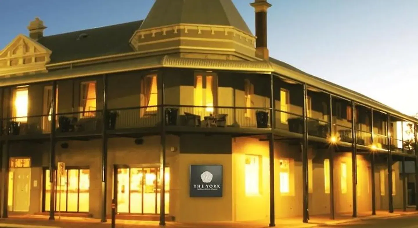 The York Palace Hotel EXTERIOR