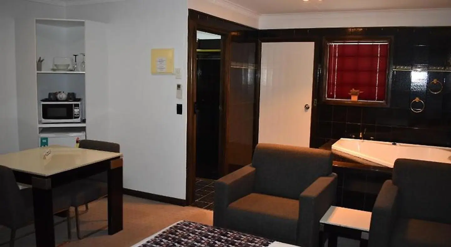 Roundhouse Motel ROOM_EXAMPLE
