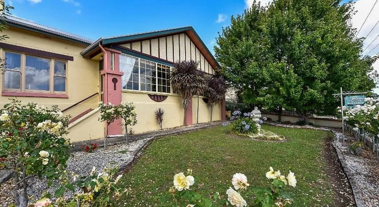 Wyatt Guest House EXTERIOR