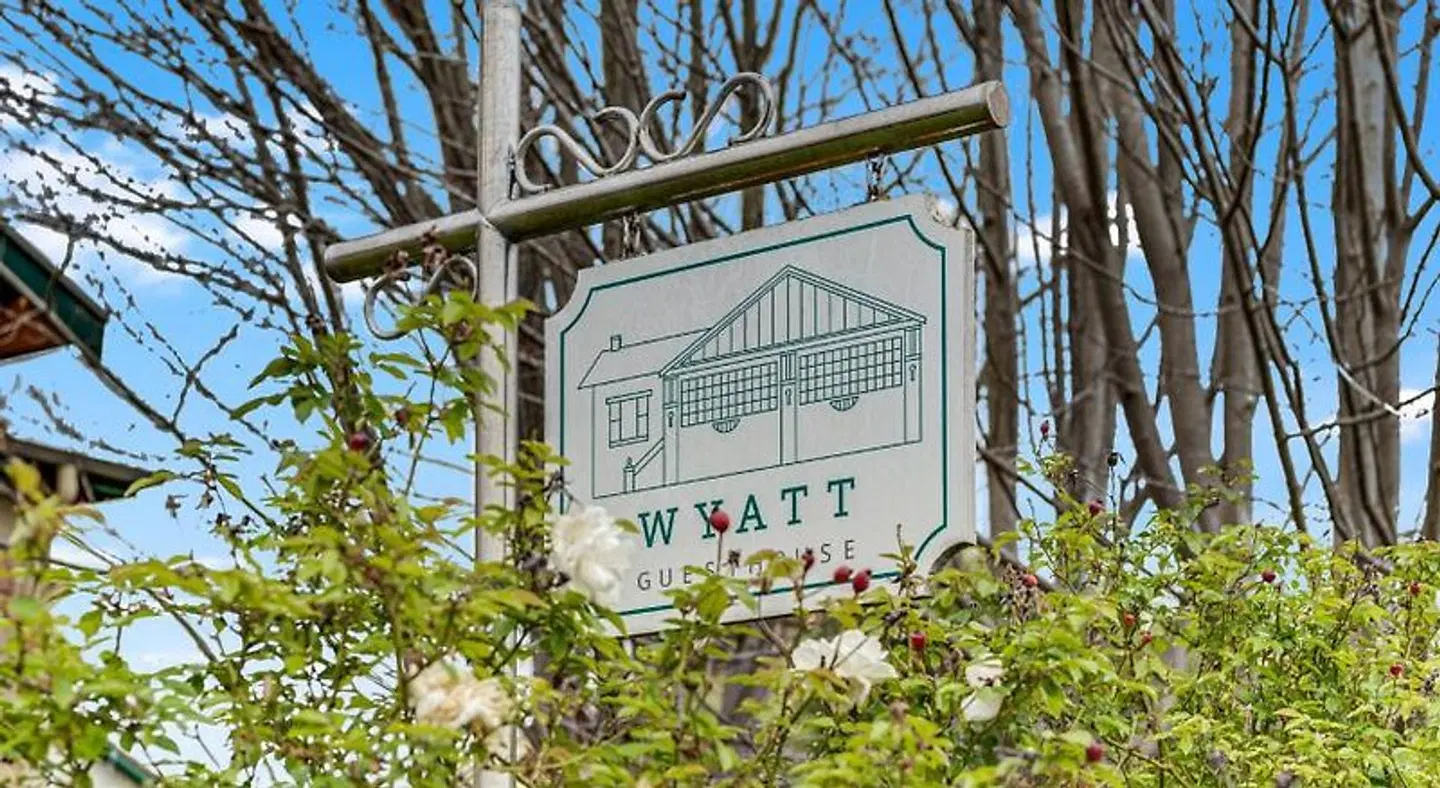 Wyatt Guest House EXTERIOR