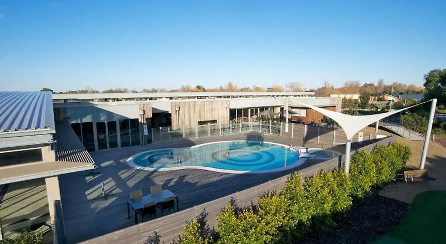 Broadbeach Inverloch Resort OUTDOOR_POOL