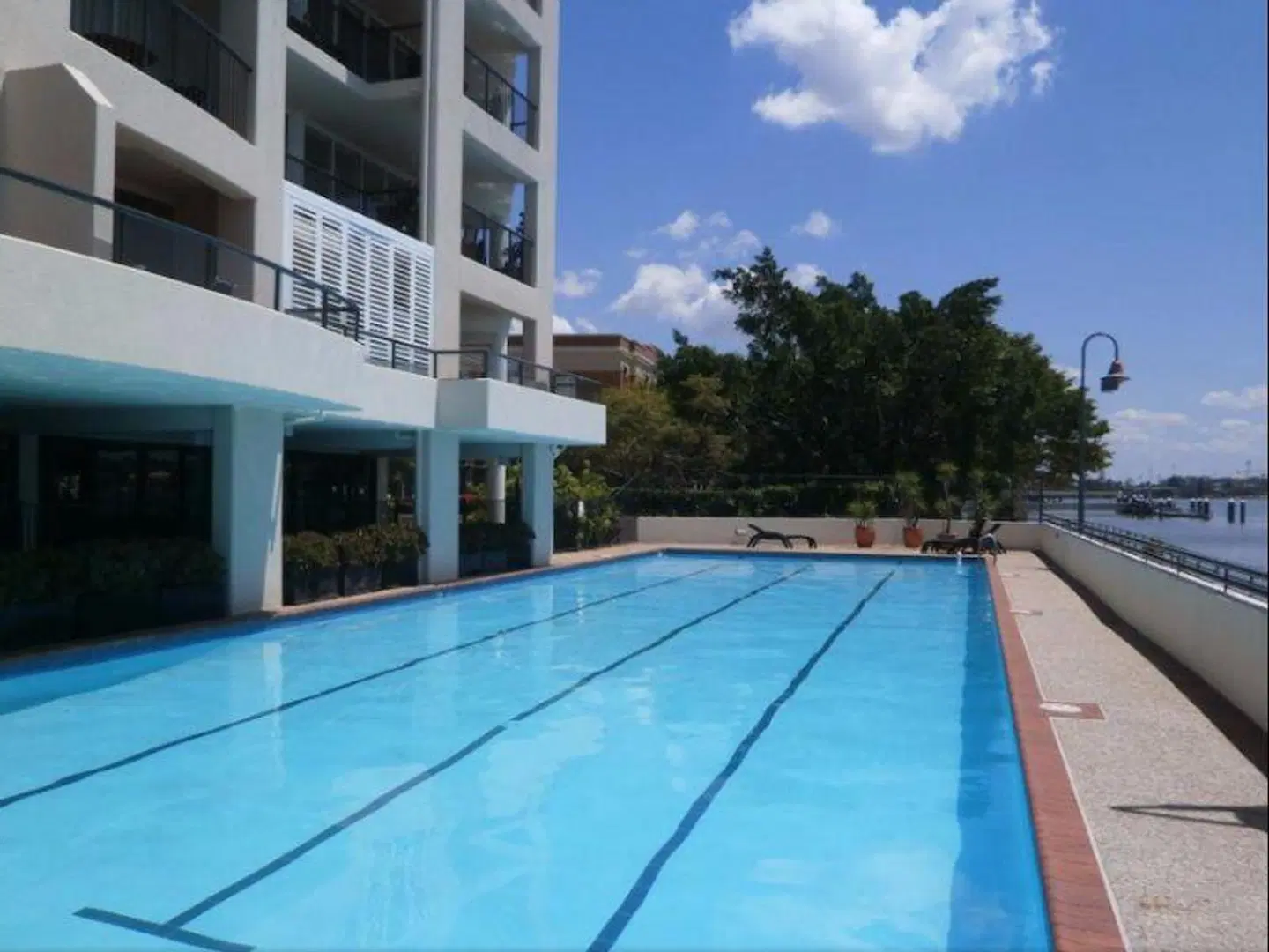 Goldsborough Place Apartments OUTDOOR_POOL