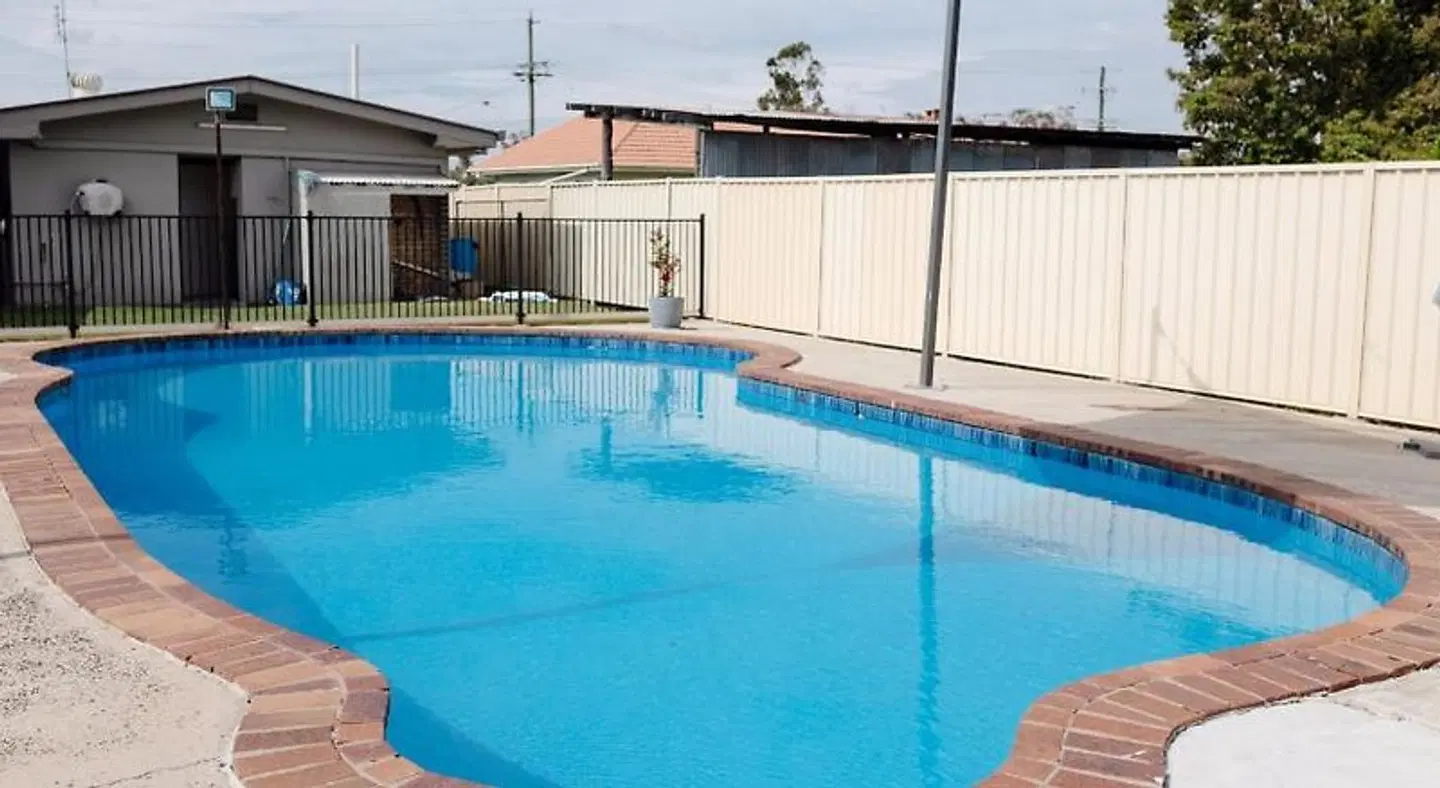 Starline Motor Inn OUTDOOR_POOL
