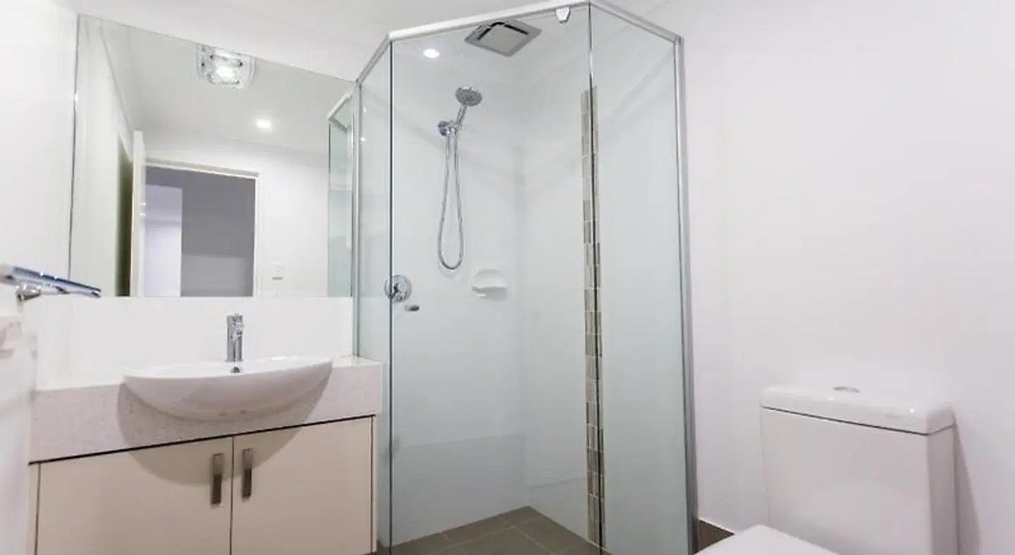 Reflections By Rockingham Apartments Badezimmer