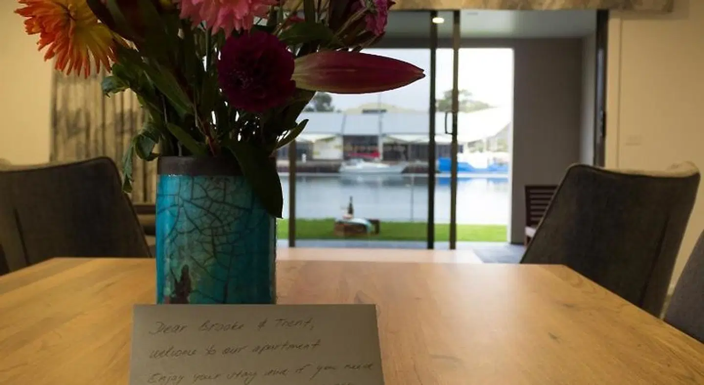 Ulverstone Waterfront Apartments Terrasse