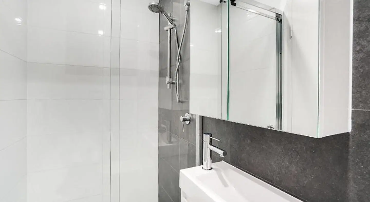 Coogee Studio Apartments Badezimmer