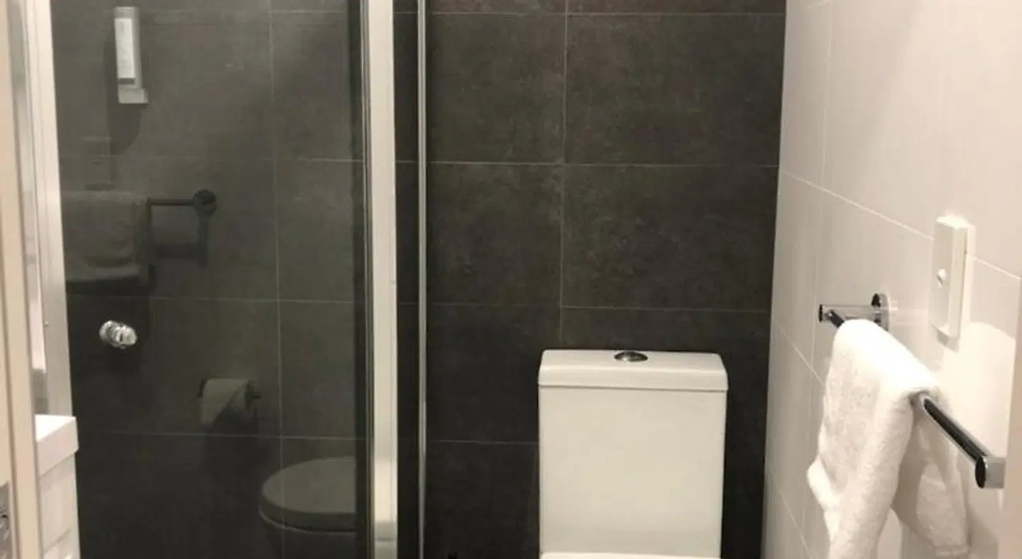 Coogee Studio Apartments Badezimmer