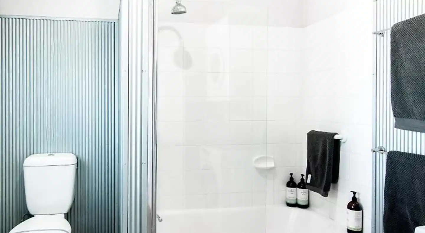 70 On Mortimer Badezimmer