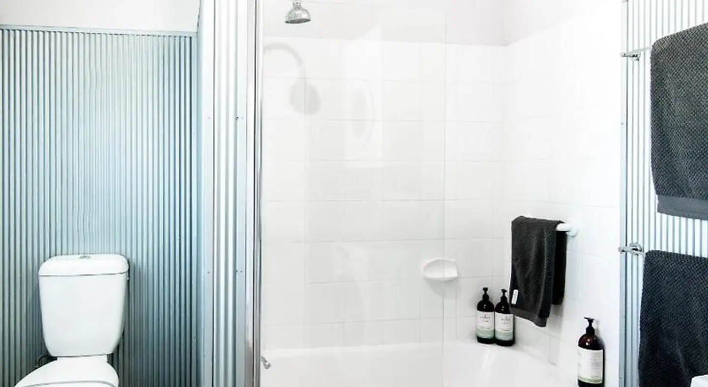 70 On Mortimer Badezimmer