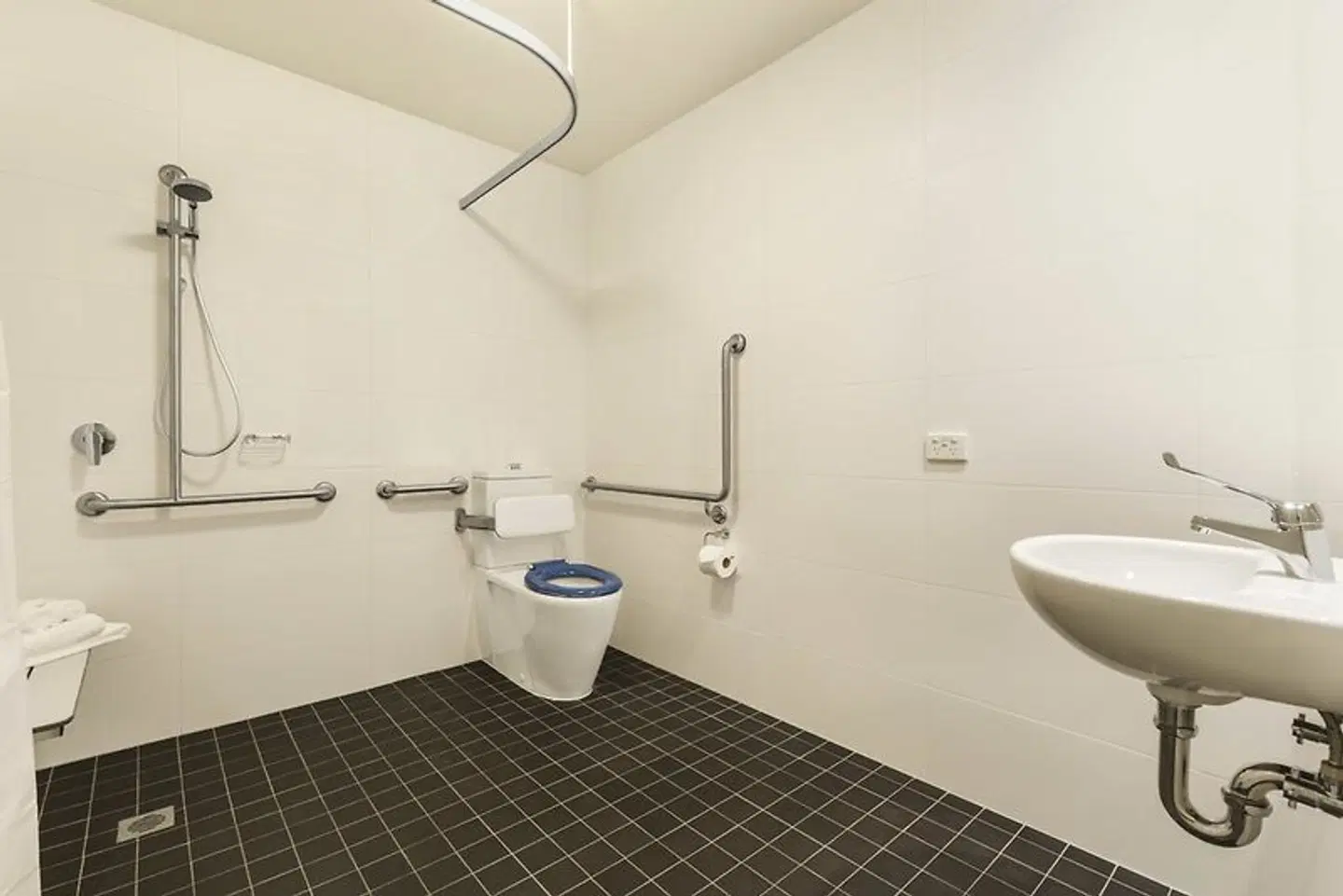 Quest Melbourne Airport Badezimmer