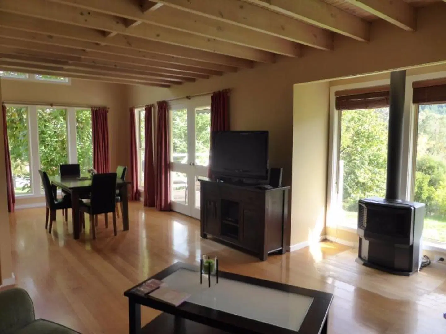 Abbys Cottages Bright ROOM_EXAMPLE