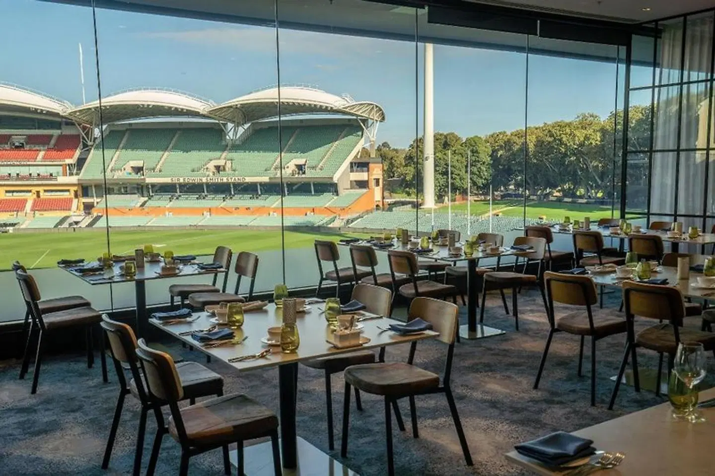 Oval Hotel Restaurant