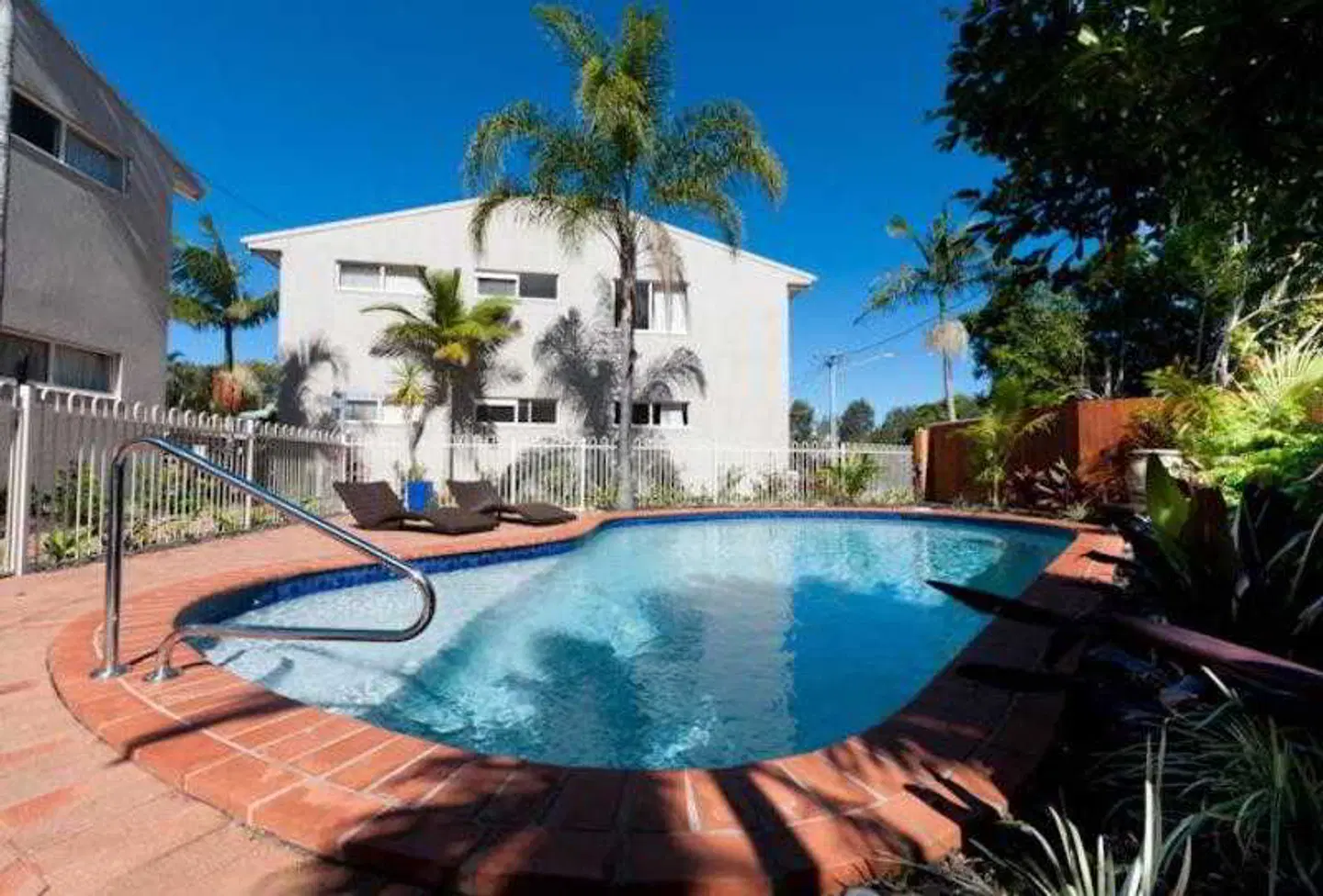 Noosa Sun Motel OUTDOOR_POOL