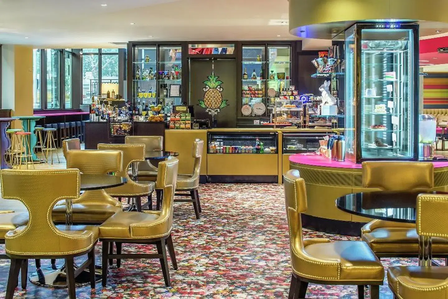 The Maxwell - A Staypineapple Hotel Bar