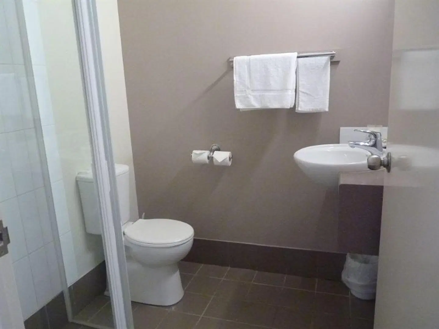 Gordon Motor Inn Badezimmer