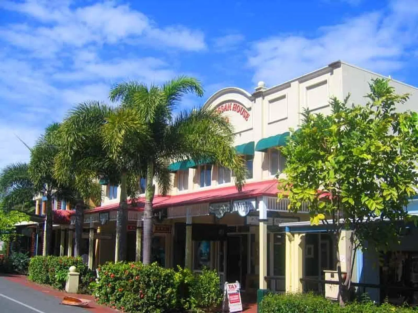 Macrossan House Boutique Holiday Apartments EXTERIOR