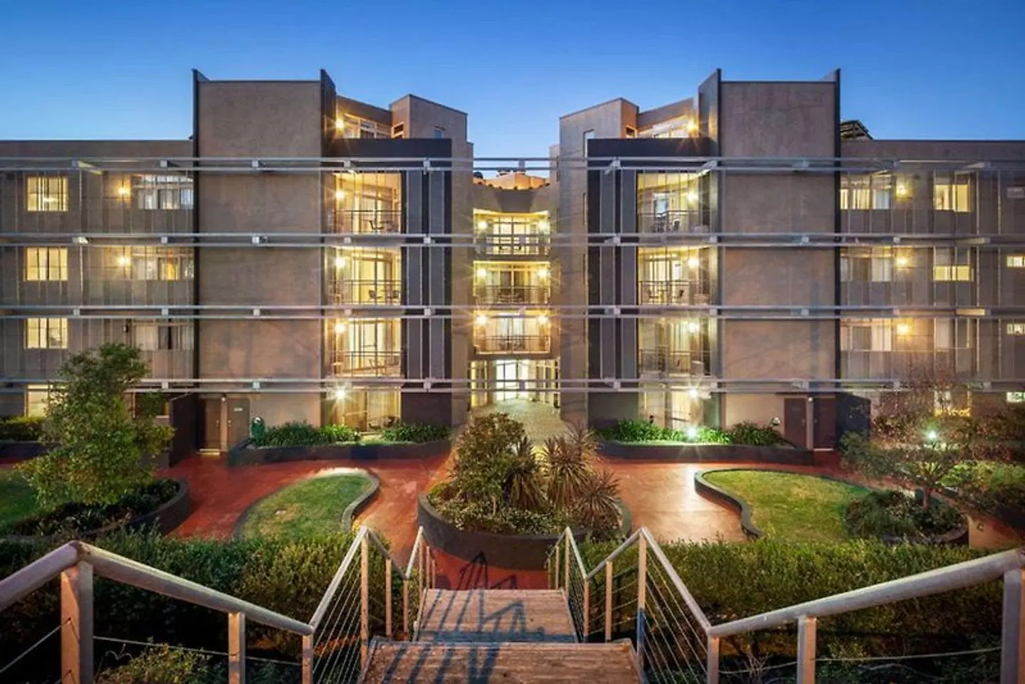 Mantra Castle Hill Sydney EXTERIOR